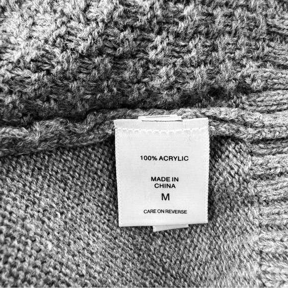 New York & Co cable knit pull-on grey sweater size medium minimalist staple - Picture 5 of 7